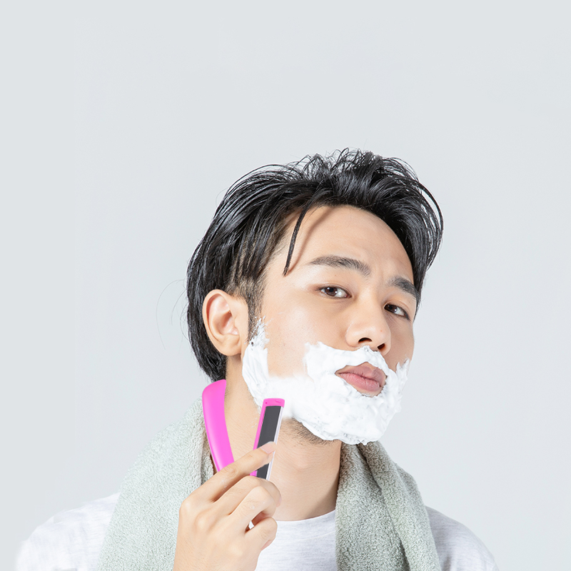 74 terän muovinen partaveitsikahva